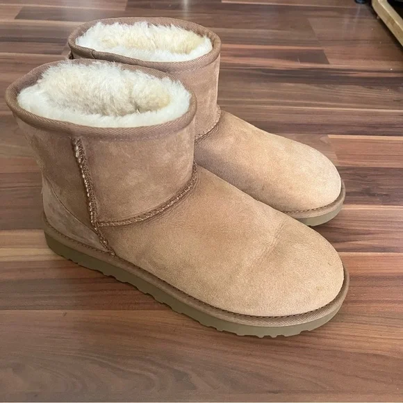 NWOT UGG Classic Mini II (size 8) - Picture 2 of 7